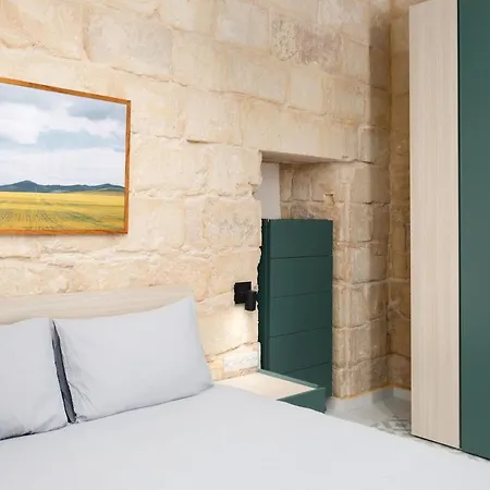 Trinity House With A Private Rooftop Pool *
