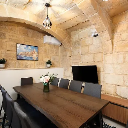 Vakantiehuis Trinity House With A Private Rooftop Pool *