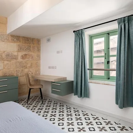 Trinity House With A Private Rooftop Pool *