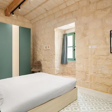 Trinity House With A Private Rooftop Pool