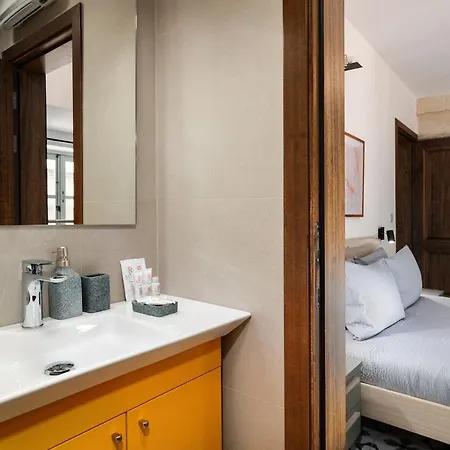 Trinity House With A Private Rooftop Pool