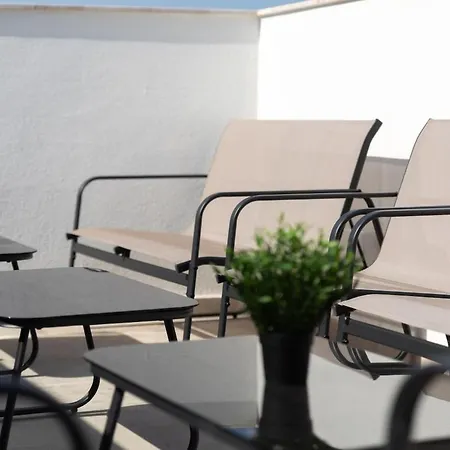 Vakantiehuis Trinity House With A Private Rooftop Pool *