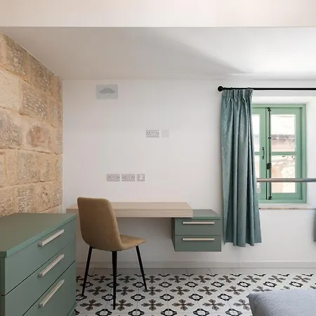 Trinity House With A Private Rooftop Pool
