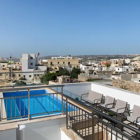 Vakantiehuis Trinity House With A Private Rooftop Pool *