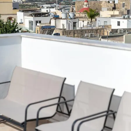 Dom wakacyjny Trinity House With A Private Rooftop Pool